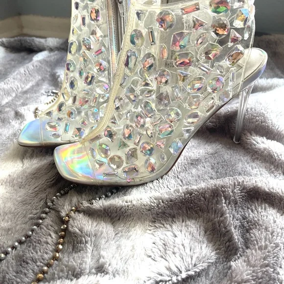 Elegant Silver and Rhinestone Stiletto Heels - Picture 9 of 9